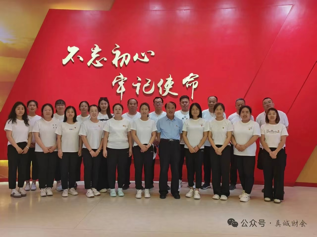 d9da0e8f32383fdc8c1557de6097a1f.jpg